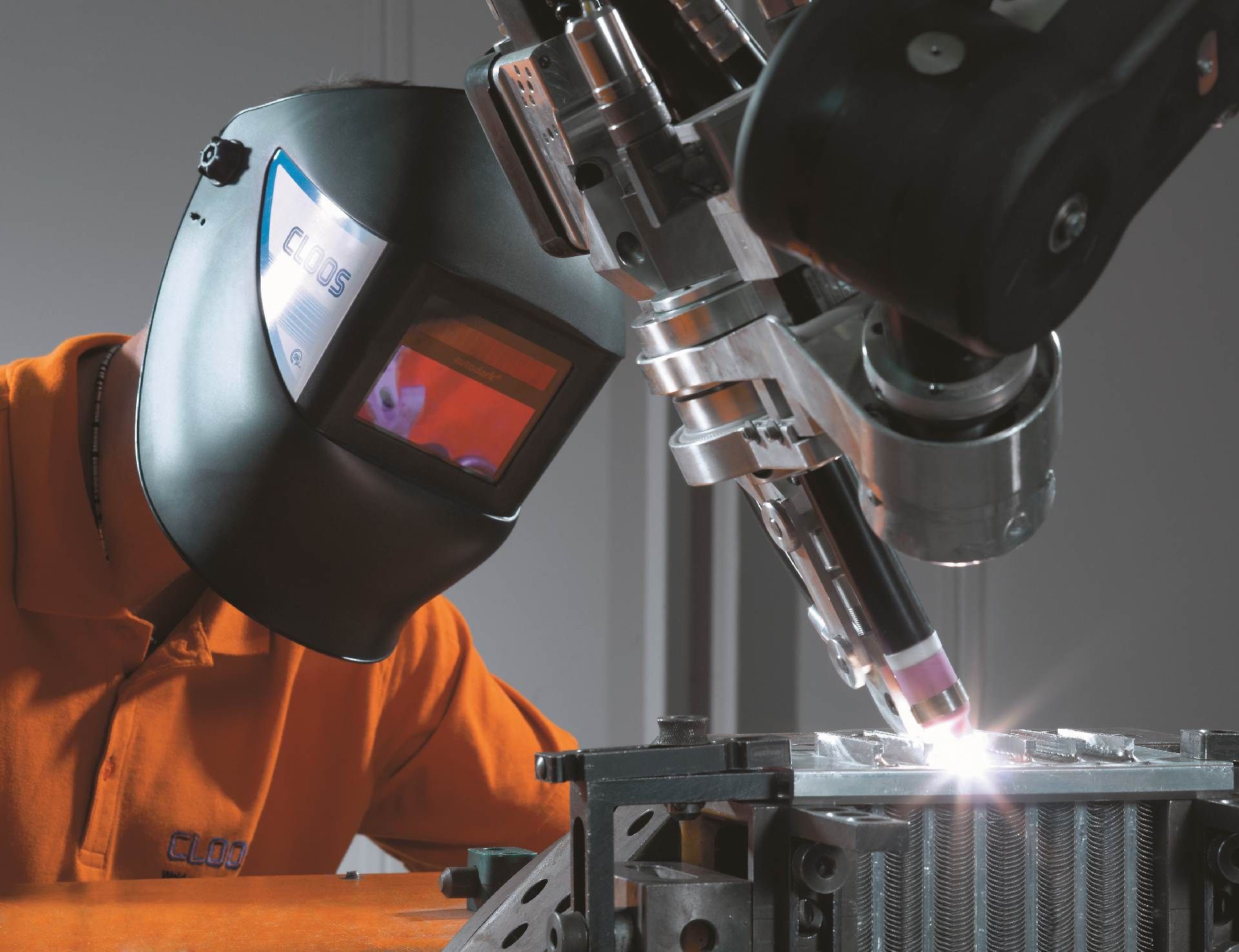 Kézi lézersugaras hegesztőberendezés munkavédelmi üzembe helyezése